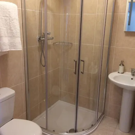 לינה וארוחת בוקר Cornerstone Townhouse 3*